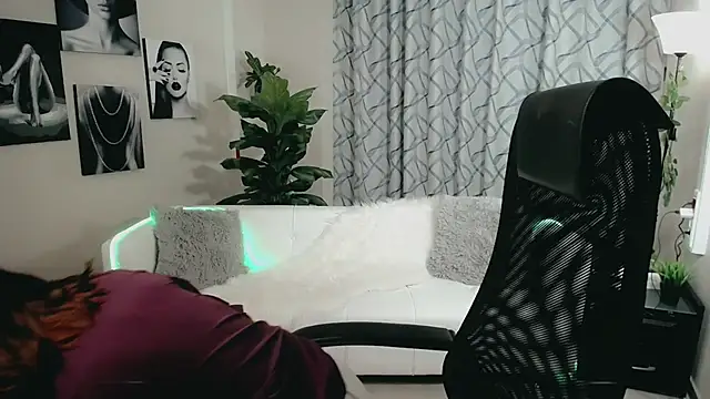 Favorite 0 online show from October 9, 7:29 pm