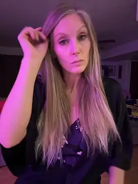 ItsDanniG online show from November 21, 2:02 am