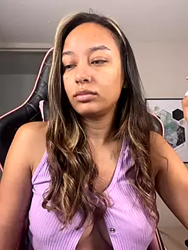Snapshot of DianaHopson chatting on October 19, 12:07 pm DianaHopson online show from October 19, 12:07 pm