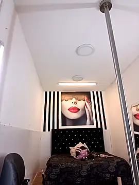 Shanelle   online show from September 20, 2:37 pm