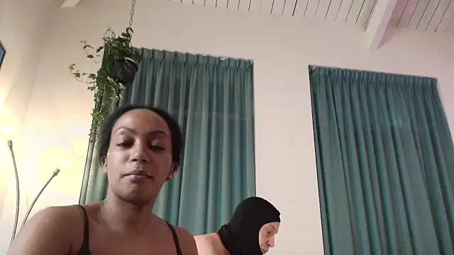 ROXYNL online show from February 19, 5:56 pm