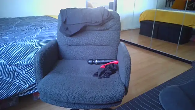 sarametisse26 online show from April 9, 7:03 am