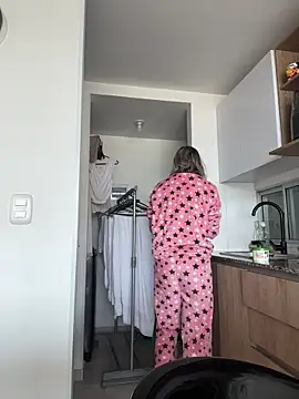 Ameellie online show from December 3, 4:20 pm