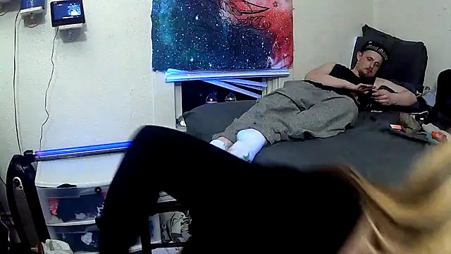 dangereyez0010 online show from March 4, 8:43 am