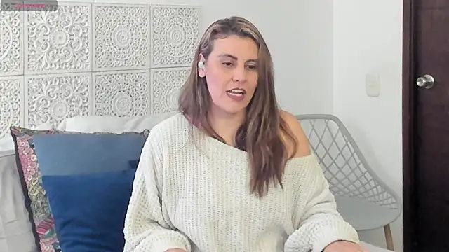 Snapshot of V_monse chatting on October 9, 9:52 pm V monse online show from October 9, 9:52 pm