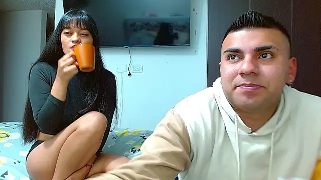Snapshot of 2ScarletandRyan8 chatting on December 2, 10:05 am 2ScarletandRyan8 online show from December 2, 10:05 am