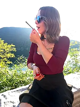 Mia Railey online show from November 5, 2:33 pm