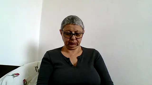 roseblak42 online show from May 1, 12:52 pm