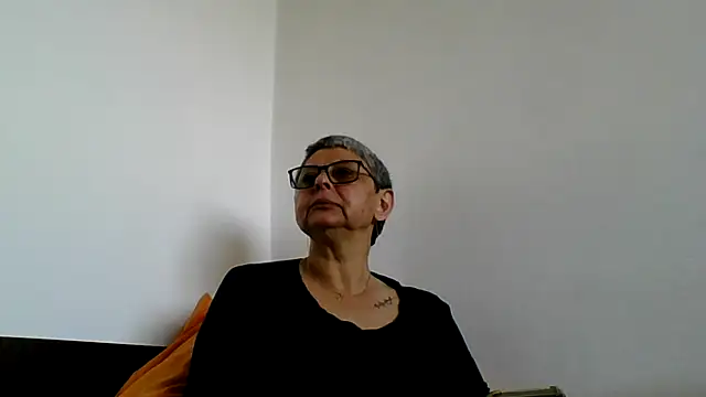 roseblak42 online show from May 19, 7:59 am