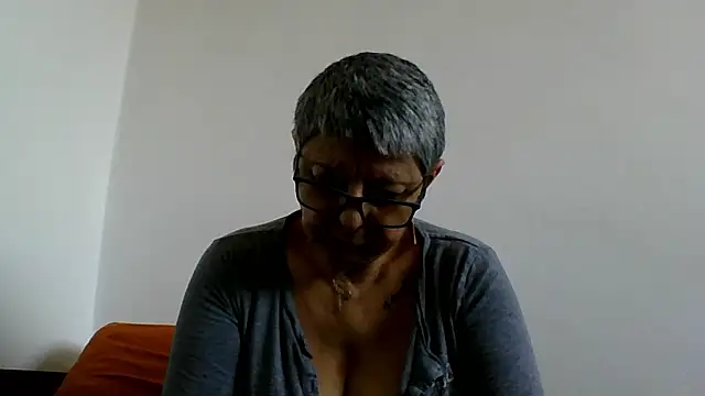 roseblak42 online show from January 12, 9:47 am