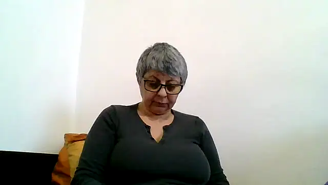 roseblak42 online show from February 18, 2:49 pm