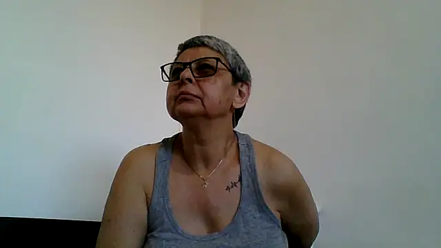 roseblak42 online show from May 24, 5:23 pm