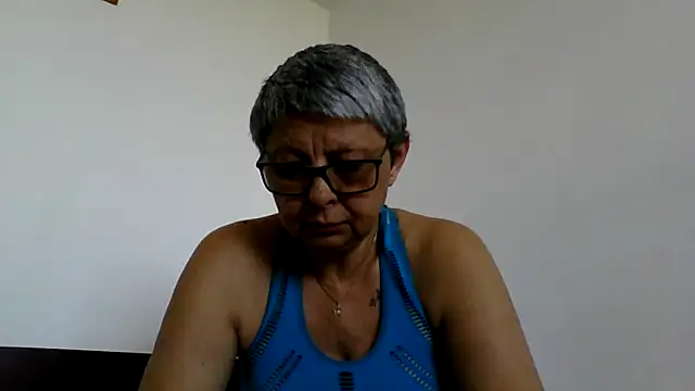 roseblak42 online show from May 28, 12:25 pm