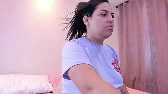 kiana cream online show from October 6, 12:00 pm