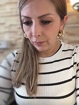  Abril-Office1 online show from September 12, 4:25 pm