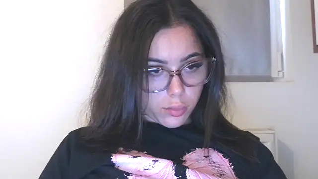 Snapshot of LovelyJulliette chatting on October 16, 12:30 pm LovelyJulliette online show from October 16, 12:30 pm