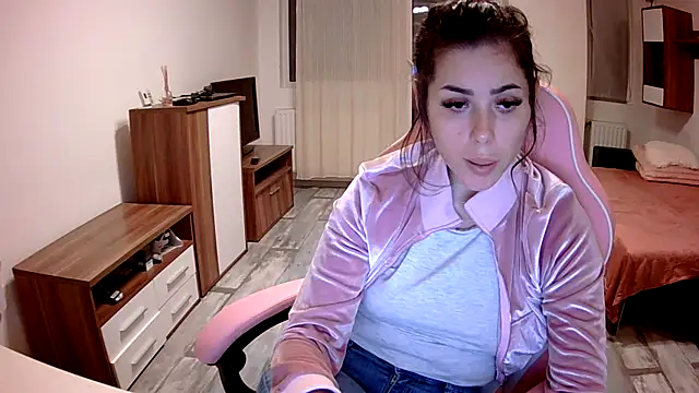 Snapshot of LovelyJulliette chatting on October 4, 7:07 pm LovelyJulliette online show from October 4, 7:07 pm