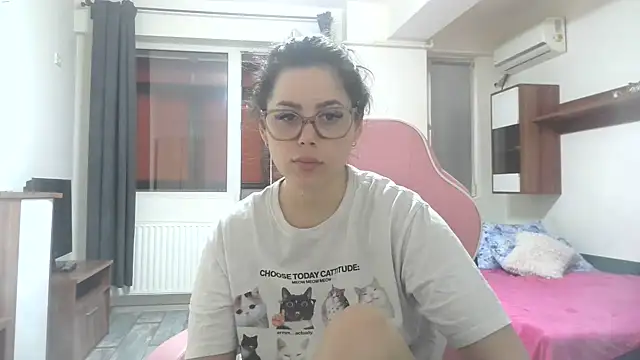 LovelyJulliette online show from June 9, 1:54 pm