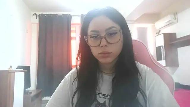 LovelyJulliette online show from June 15, 2:06 pm