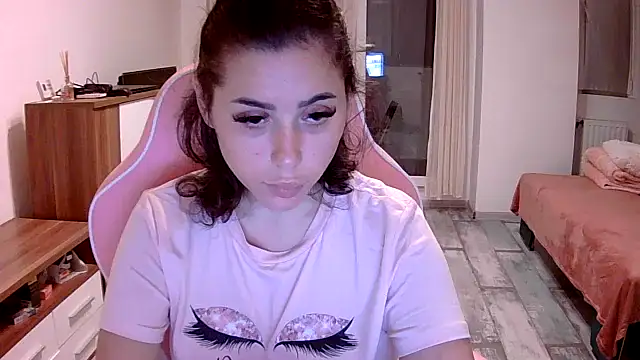 Snapshot of LovelyJulliette chatting on October 6, 5:29 pm LovelyJulliette online show from October 6, 5:29 pm