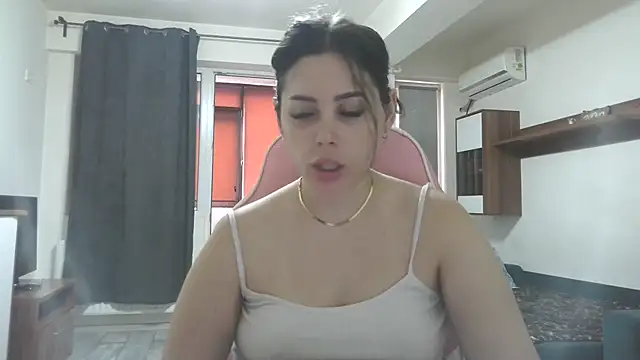 LovelyJulliette online show from July 3, 4:02 pm