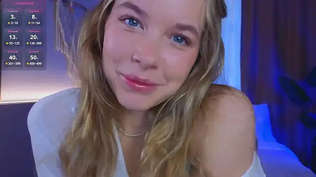 Snapshot of milly_shy chatting on October 14, 7:00 am milly shy online show from October 14, 7:00 am