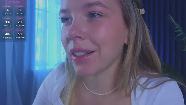 Snapshot of milly_shy chatting on October 13, 6:49 am milly shy online show from October 13, 6:49 am