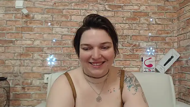 Amelia Kiss  online show from March 11, 1:10 am