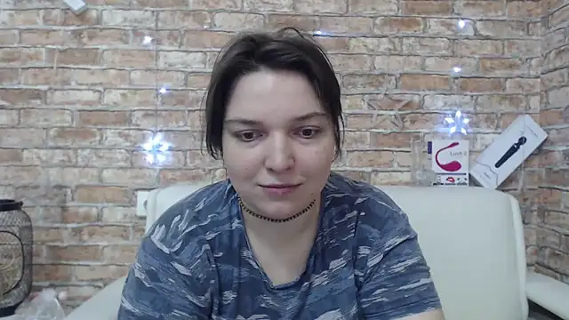 Amelia Kiss  online show from April 14, 1:05 am