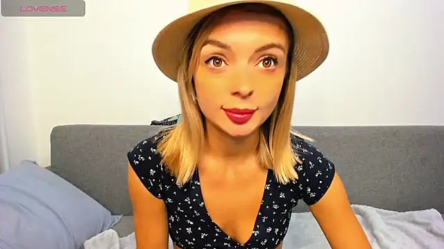 Snapshot of _ellen_meow_ chatting on October 14, 9:50 pm ellen meow online show from October 14, 9:50 pm