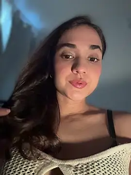 CuteFatima online show from May 15, 4:32 pm
