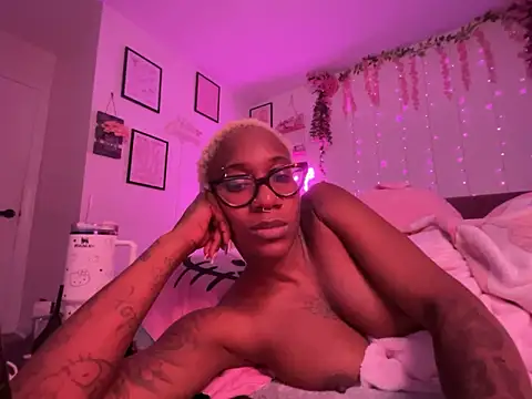 VixenCapri online show from November 16, 3:08 am