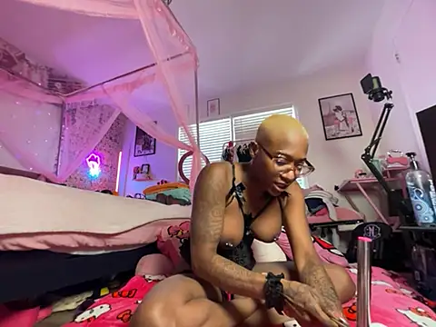 VixenCapri online show from April 20, 4:43 pm