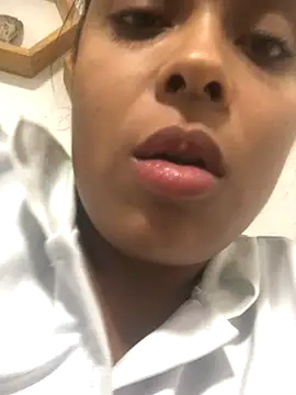 Snapshot of JuanaSimons chatting on October 17, 2:04 am JuanaSimons online show from October 17, 2:04 am