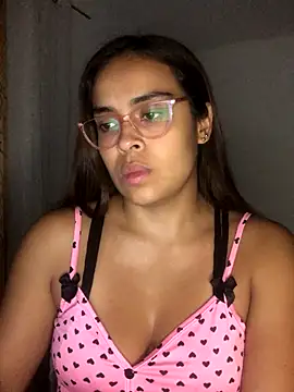 Snapshot of JuanaSimons chatting on October 31, 1:40 am JuanaSimons online show from October 31, 1:40 am