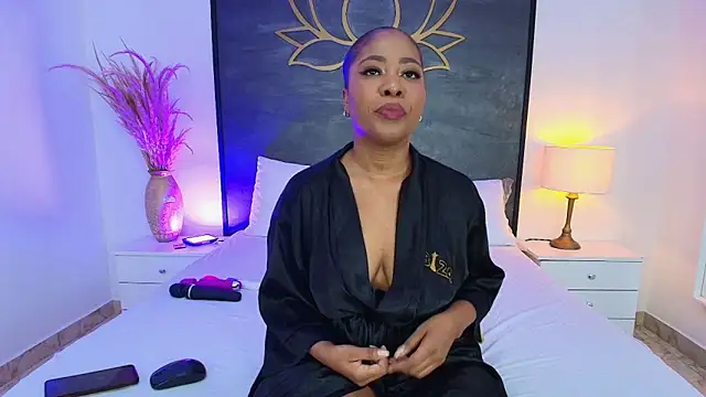 AlisonTravis online show from June 2, 4:02 am
