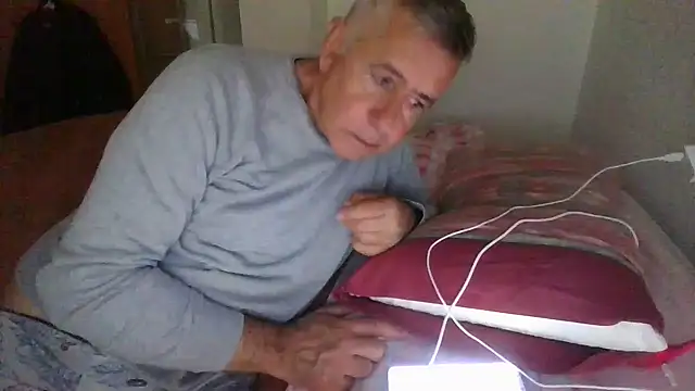 parejamlga58 online show from December 18, 2:44 pm