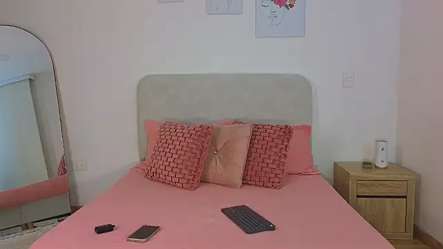 KristennBlue online show from January 12, 11:59 am