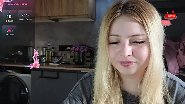 shy blondiee online show from April 2, 2:36 pm