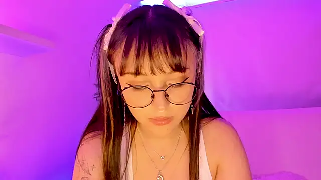 Snapshot of Gloomydoll chatting on September 24, 9:47 pm Gloomydoll online show from September 24, 9:47 pm