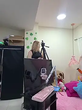 NaomiShimizu online show from April 6, 7:48 pm