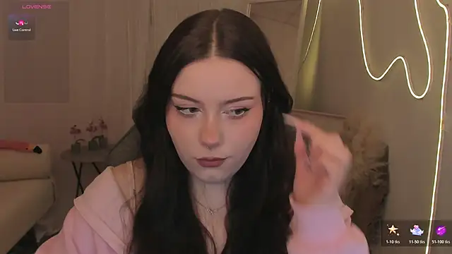 CoralineKeyns online show from March 19, 6:18 am