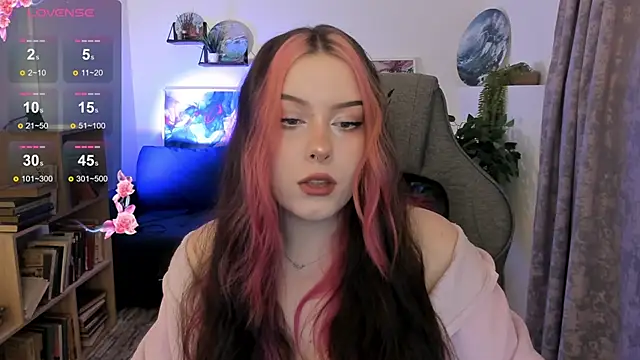 CoralineKeyns online show from April 24, 5:21 am