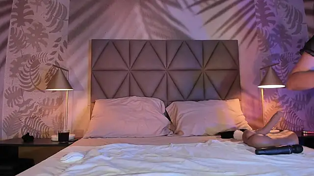 LIAH IZUMI online show from April 8, 1:35 pm