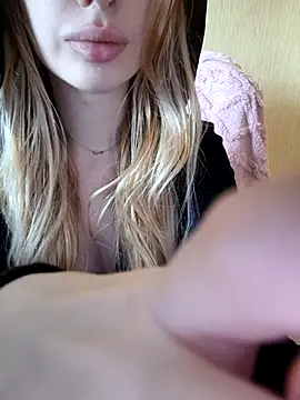 Snapshot of Elza_kom chatting on October 11, 2:49 am Elza kom online show from October 11, 2:49 am