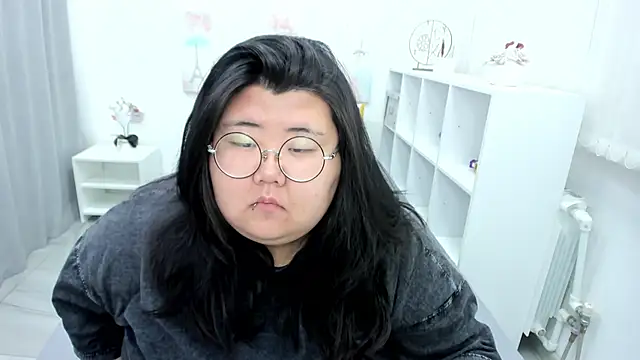 Nadine asian online show from May 20, 2:52 am
