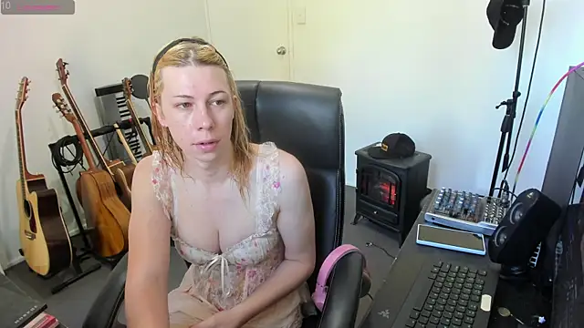 Ts-lucy-lux online show from September 10, 9:59 pm