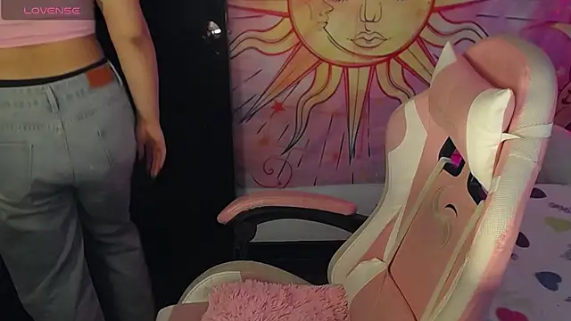 sara winehouse1 online show from November 24, 10:45 pm