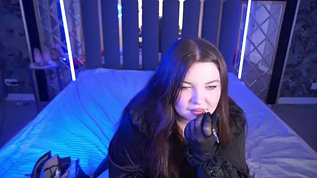 RosieMoons online show from February 25, 8:40 pm