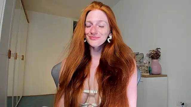 Aliceginger99 online show from August 6, 1:18 pm